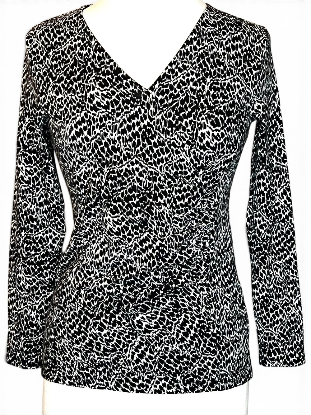 Talbots Animal Print V Neck Ruched Stretch Knit Top Long Sleeve Petite Medium